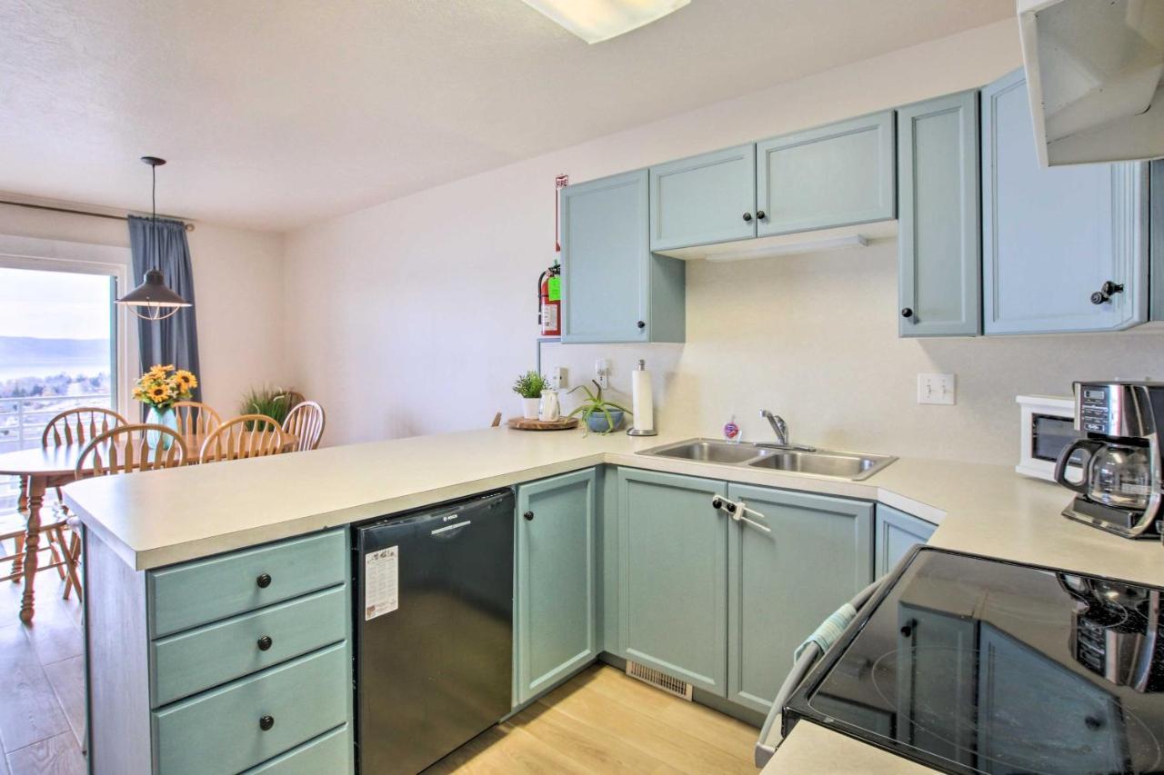 Spacious Garden City Townhome With Lake Views! Exterior photo