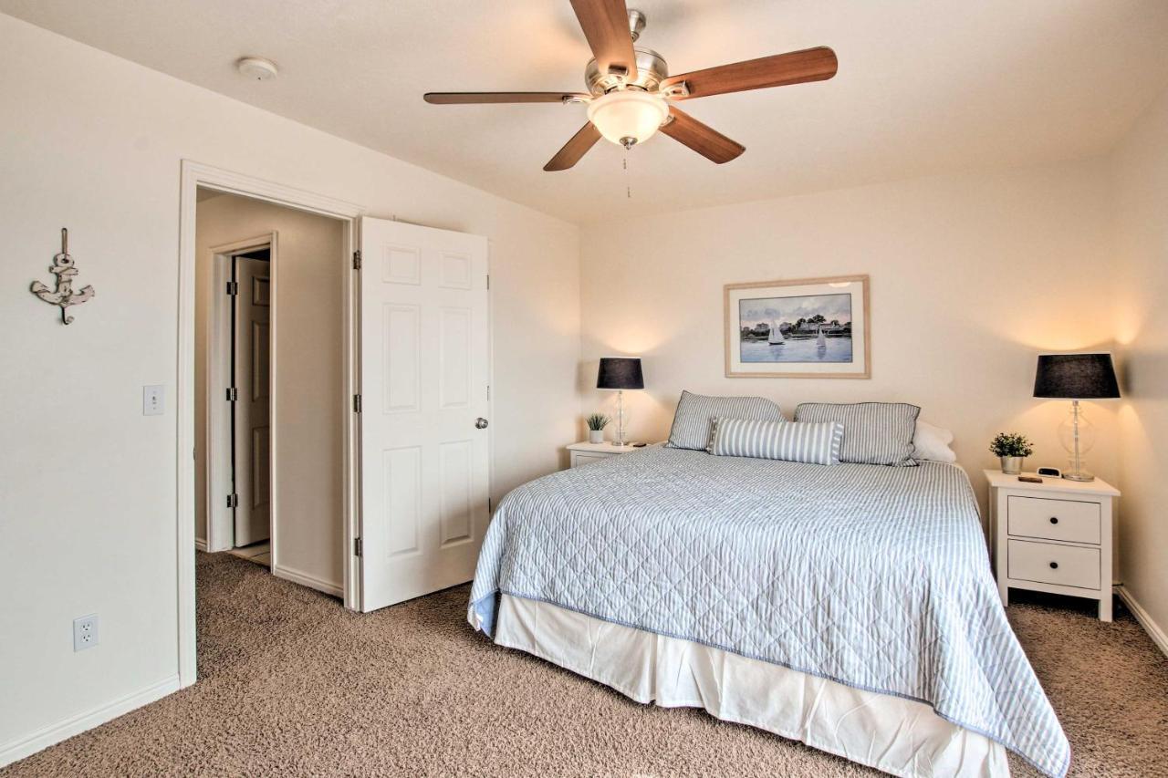 Spacious Garden City Townhome With Lake Views! Exterior photo