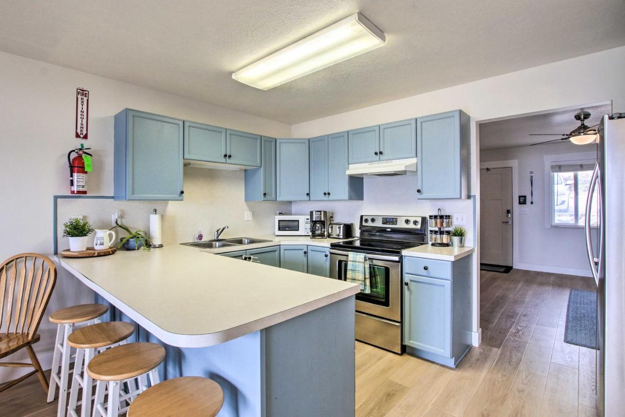 Spacious Garden City Townhome With Lake Views! Exterior photo