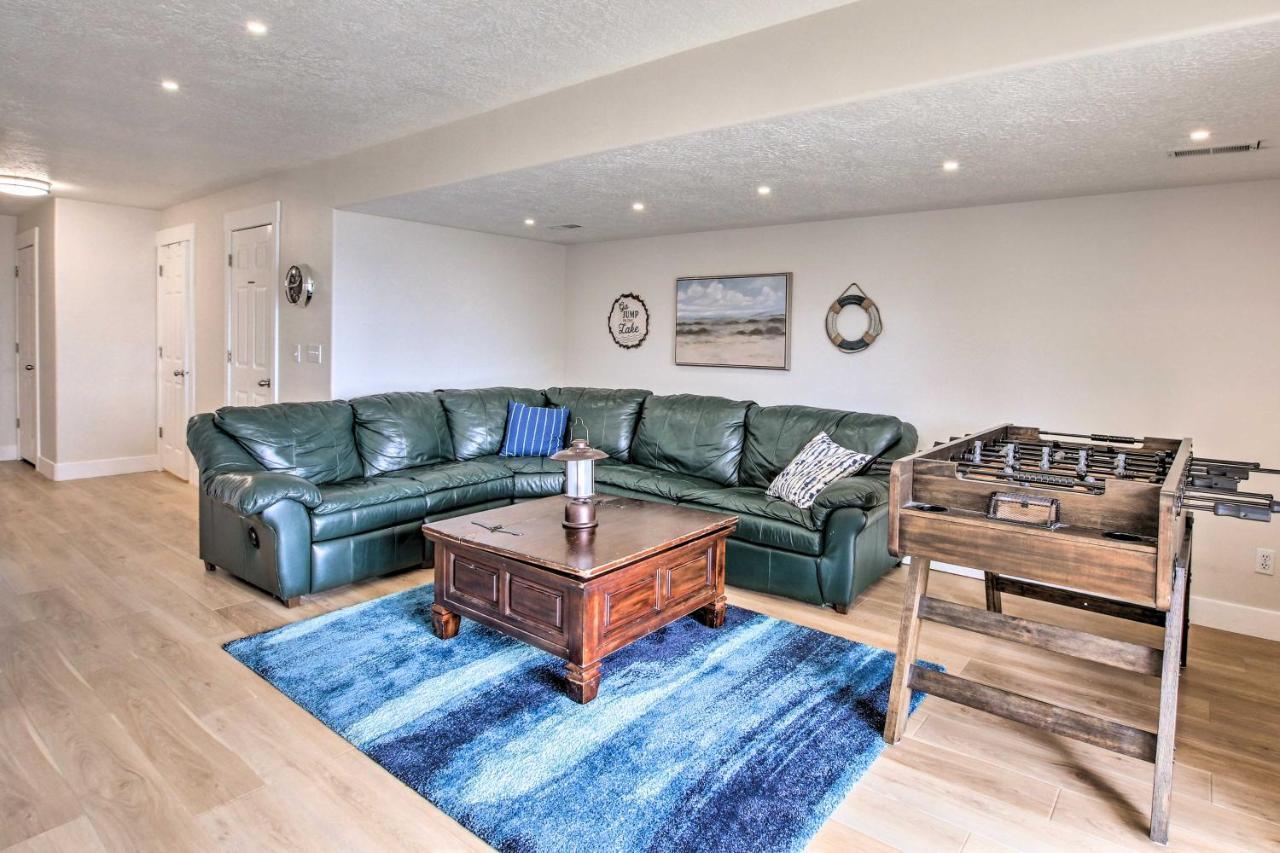 Spacious Garden City Townhome With Lake Views! Exterior photo