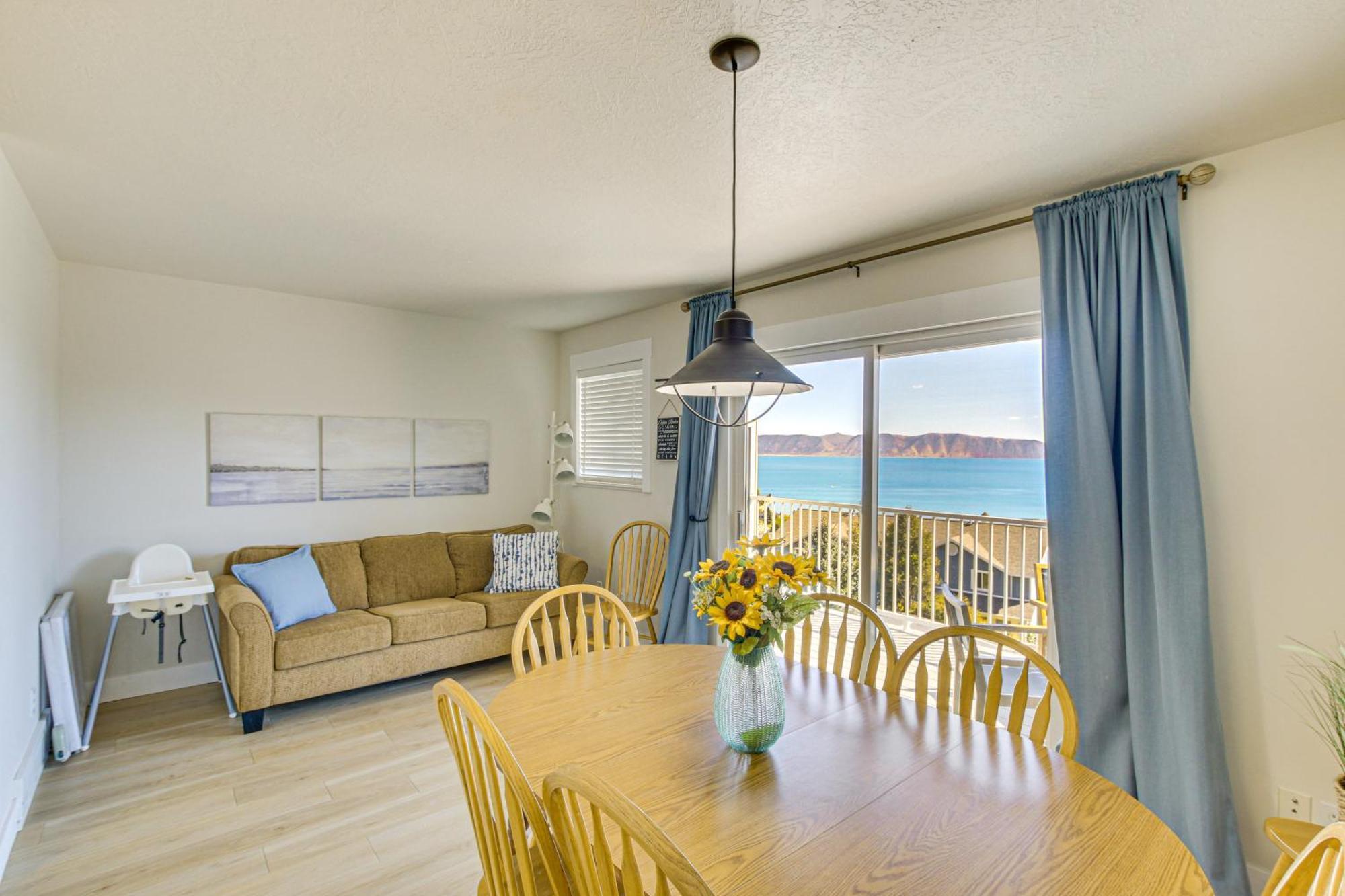 Spacious Garden City Townhome With Lake Views! Exterior photo